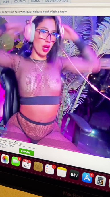 LIVE NOW!! ❤️ https://t.co/7Mi42tIax7 https://t.co/N2uOUPFC6q