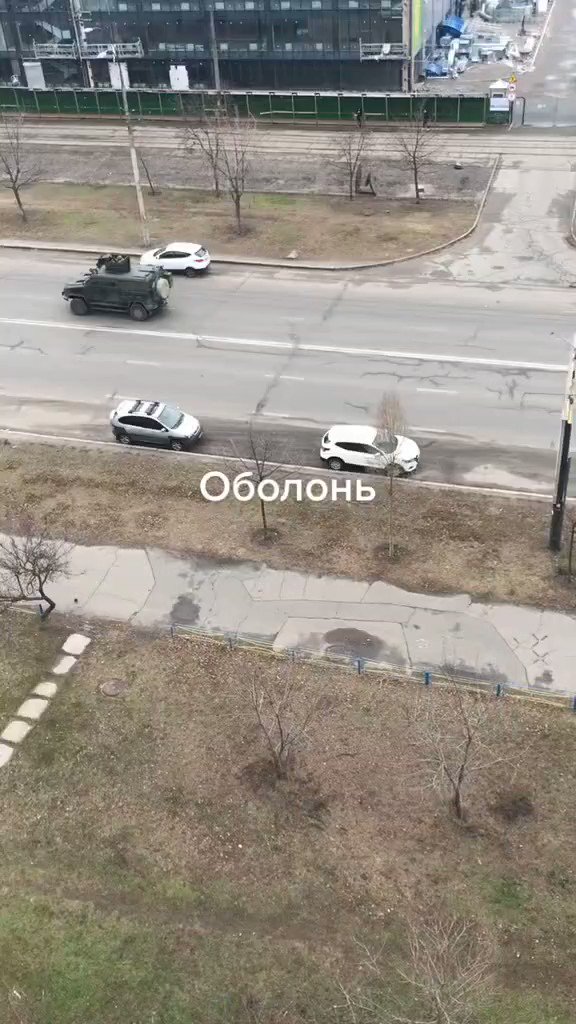 [討論] 戰場上有民車還在旁邊跑？？