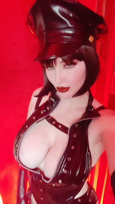 Guys, go to the bio and choose the platform you like. I keep making the hottest and sexiest content for