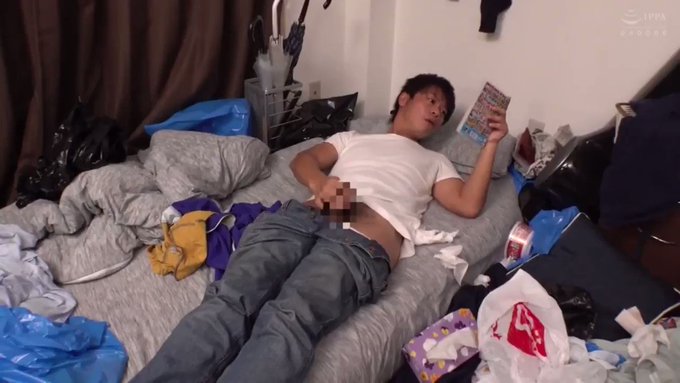 今日結梨は会社の飲み会へ行ってるのだがなかなか帰って来ない。でも結梨の職場は全員女性だから変なことは起きないはず。きっと飲みが長引いてるんだろう。それはそうと、さっきから隣の部屋から喘ぎ声が漏れてくる。めちゃくちゃエロい。どことなく結梨の声に似てる気もするが… https://t.co/aytOKMonJR