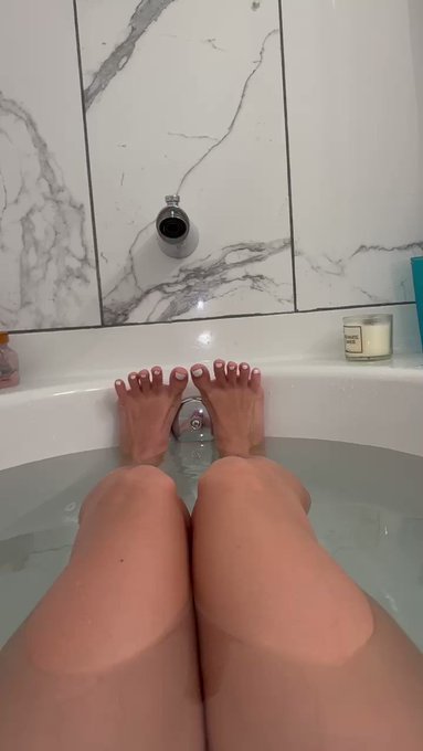 my toes are talented <3 https://t.co/jm2uFZzSdn