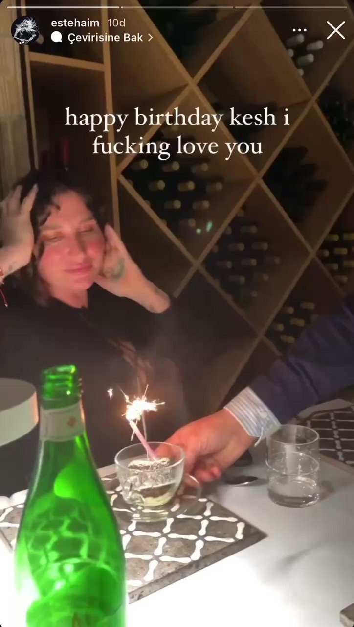 Kesha s friends sing happy birthday to her!

via Este Haim (  s IG Stories 