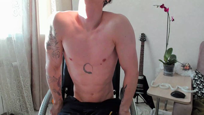 A little bit of dancing #Dance  #modeling #modelhot #modelreveal #webcam #onlyfansmen #onlyfans #cute