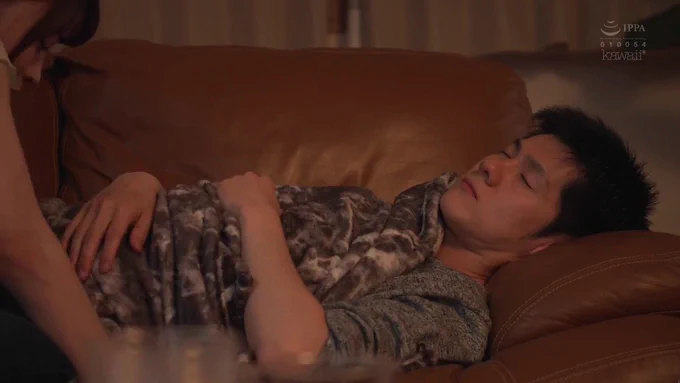 七瀬アリス 高嶺の花の美女がいる宅飲みで 美女がキスマに豹変しちゃいました！ みんなにバレるから 抵抗していた僕だけど 強引に求められてえちえち開始w コソコソと腰を振り続け、 中出しまでさせてくれて神でした…。