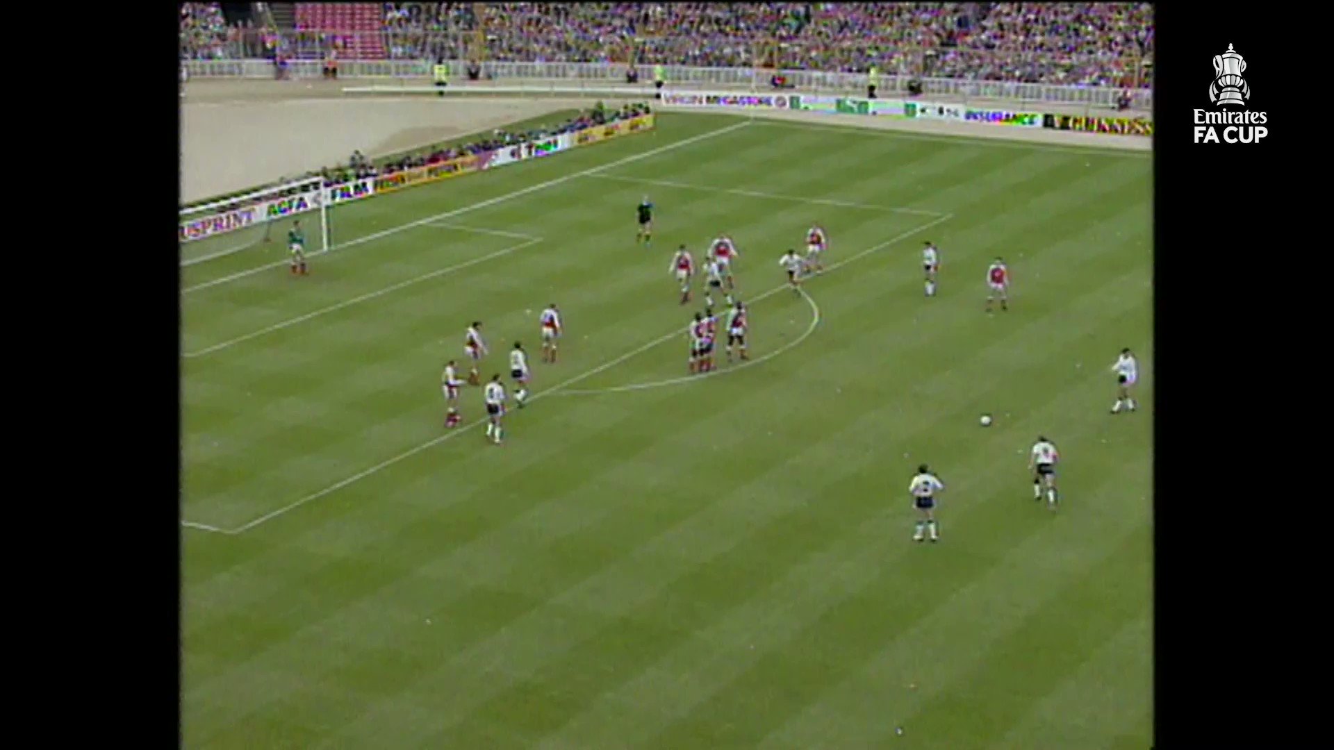 Happy birthday to footballing legend, Paul Gascoigne A man who knew how to hit them.
