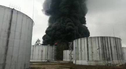 RT @nexta_tv: Oil depot in #Chernihiv on fire after being hit during shelling. https://t.co/OEnSHTsv1q
