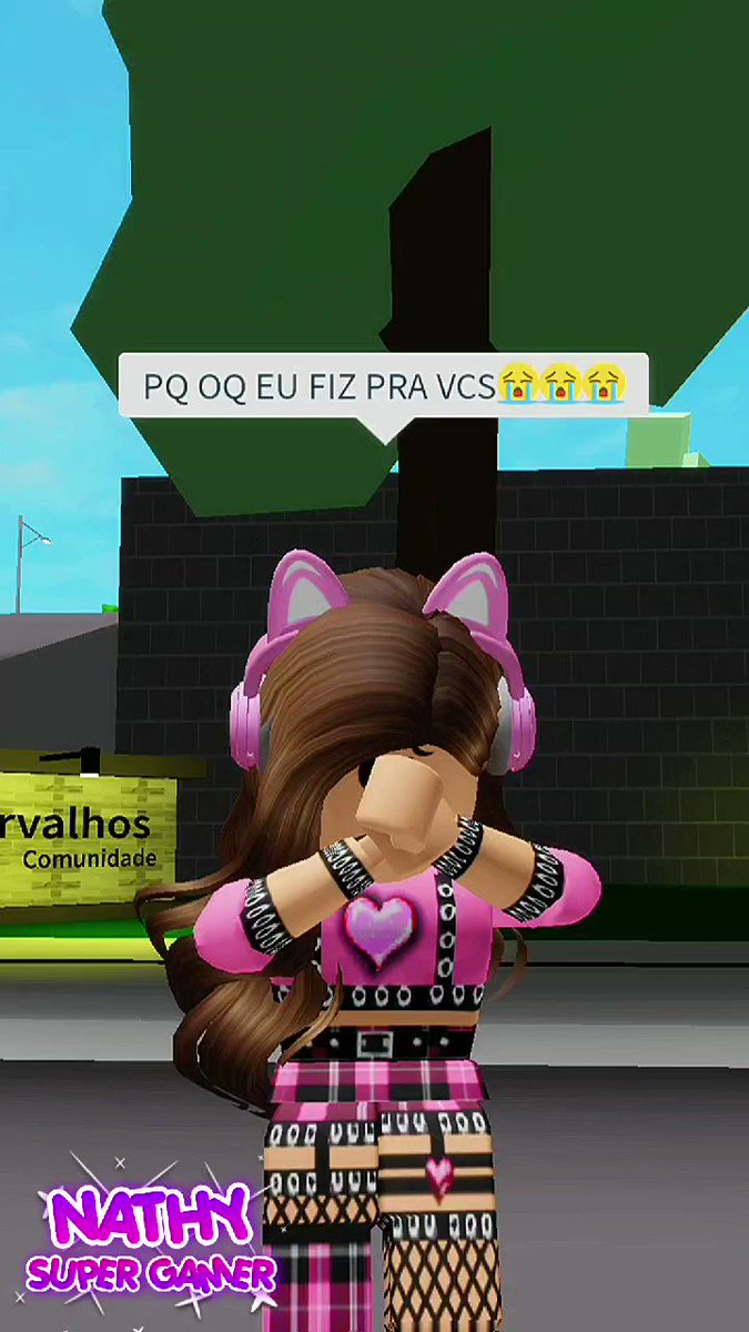 Roblox - FAZENDO TUDO ROXO COM MINHA MÃE NO BLOXBURG