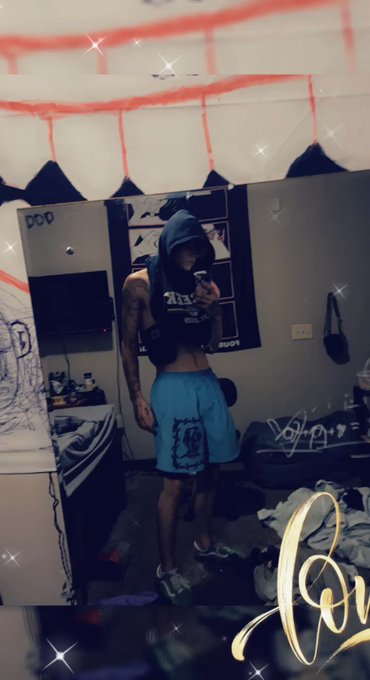 Follow my onlyfans? https://t.co/Q7UGFBlSr4