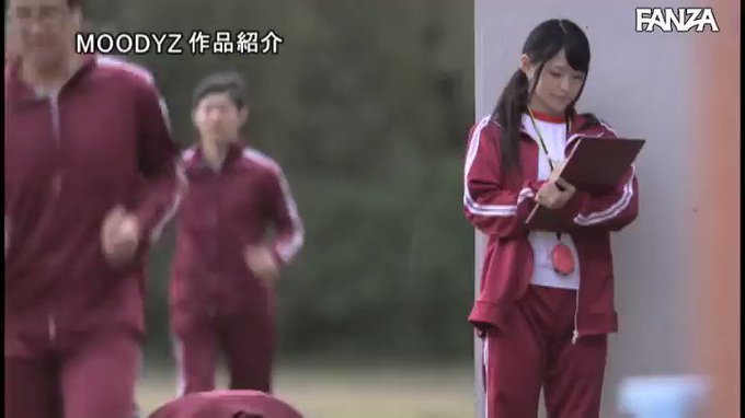 先っぽだけで良いから頼む

年に一度の夏合宿で普段から好意を抱いていたジャーマネの部屋に侵入し、『先っぽだけで良いから』とお願いする作品です。

一度交わった二人は合宿中、誰もバレないようにこっそりと何度も身体を求め合うシーンは胸と股間が猛烈に熱くなります。 https://t.co/OFdm555SX8