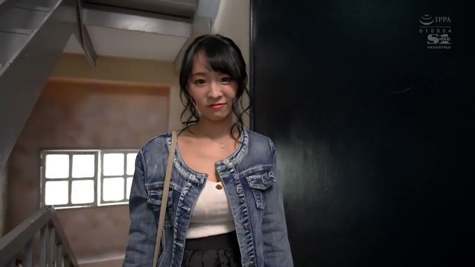 背後からそぉっと迫り寄る男優...。

そして一気に襲〇れちゃう女優さん(/ω＼) https://t.co/Ynrp9wQgsG