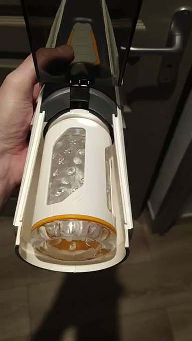 Machine diabolique pour traire ?#sextoy #MilkingMachine @jolie_mol https://t.co/liAOKfIRaY