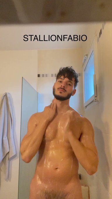 Alone in the shower? Never!💦
https://t.co/nGx0F56WEg to watch 🎞
——
Un moment sous la douche 💦 
A deux