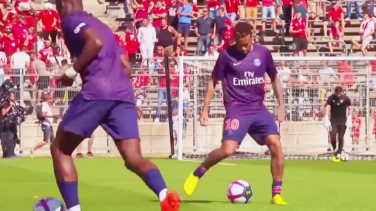 Hirotube リフティング フリースタイルyoutube V Twitter ネイマールのリフティング技をわかりやすく徹底解説してるのでおしゃれでかっこいい技をマスターしたい人は是非hirotubeへ T Co Xujh3varfc ネイマール サッカー リフティング