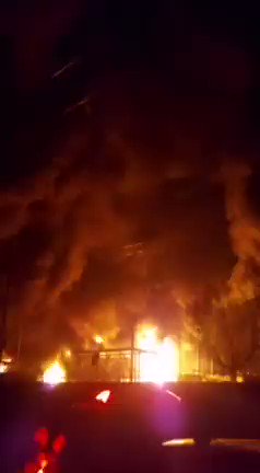 #Ukraine: Two oil depots in #Zhytomyr Oblast on fire after air strikes.

According to the State Emergency Service, the targeted oil depots are in Zhytomyr and #Cherniahiv. The fire has been extinguished. No casualties have been reported yet. #UkraineRussianWar https://t.co/ufiUx4JWRv