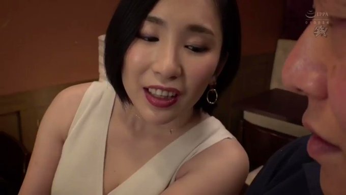 最高の娯楽「スナック」。地方には美人で有名なママの店が多数存在する。癒しを求める中年オジサンたちのいこいのオアシス。ママを口説こうとアプローチするも百戦錬磨のママには通用せず膨らむのは股間と妄想ばかり…ママとの中出し、看病からのパイズリ、ママの自宅で夢の一夜などなど… https://t.co/QAqAyCslqn