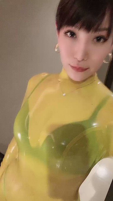 🍋💛

貸出用ラバーとして、
トランスのイエローキャットスーツを
頂きました🎁🍋

💛ありがとう💛

#catsuit #rubber #yellow https://t.co/XnKWTE70lp