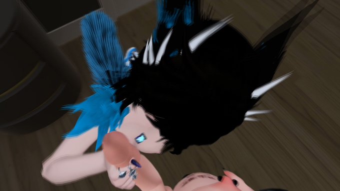 anyone wanna collab? 😊  looking for people to make videos with! :3 please leave a photo of ur avatar