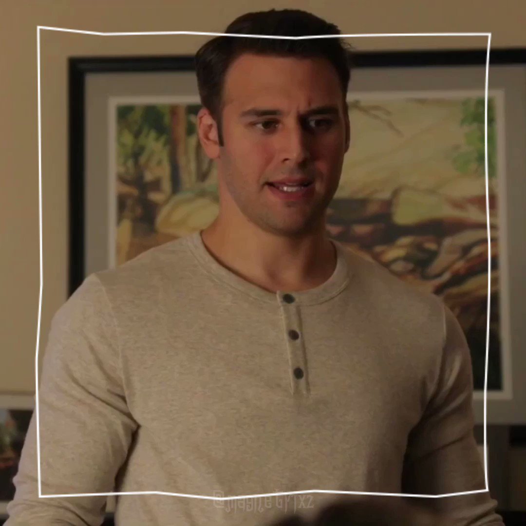 Oh it s ryan guzman aka eddie diaz birthday! happy bday to him  