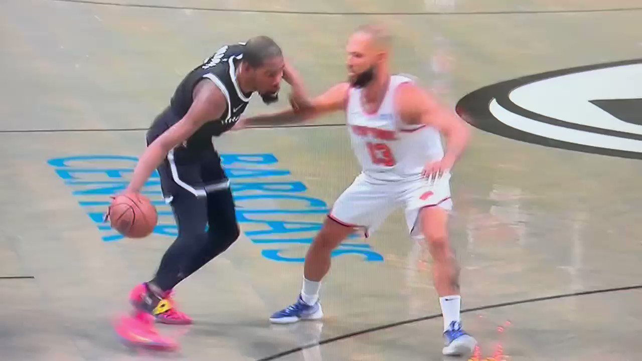 [花邊] KD在場上嘲諷Fournier: 你真小~~