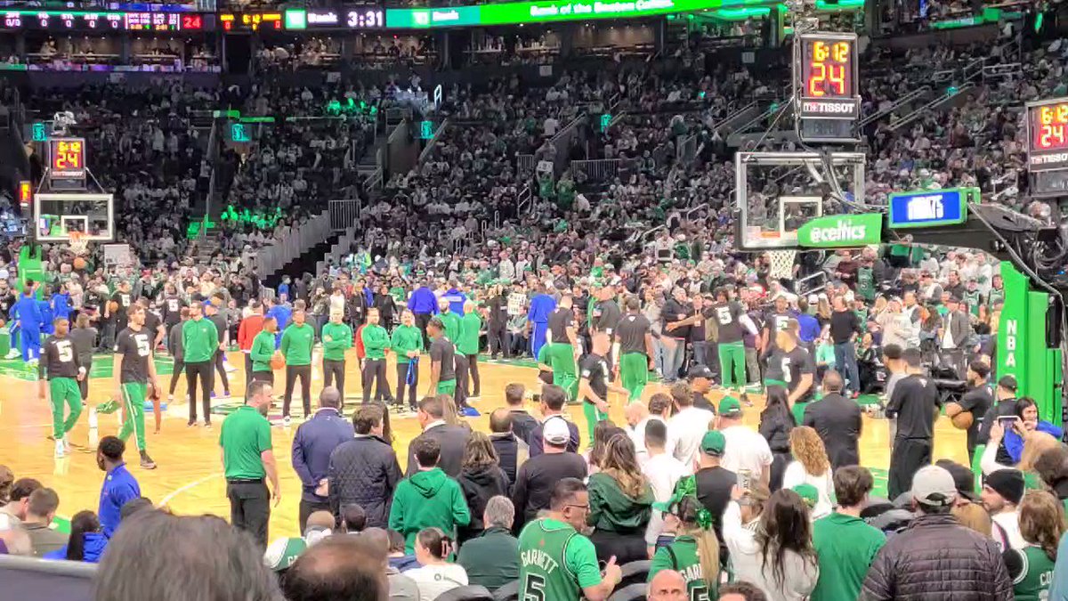 Ray Allen gets cheers from Celtics crowd at TD Garden in Boston return for  Kevin Garnett's retirement ceremony 