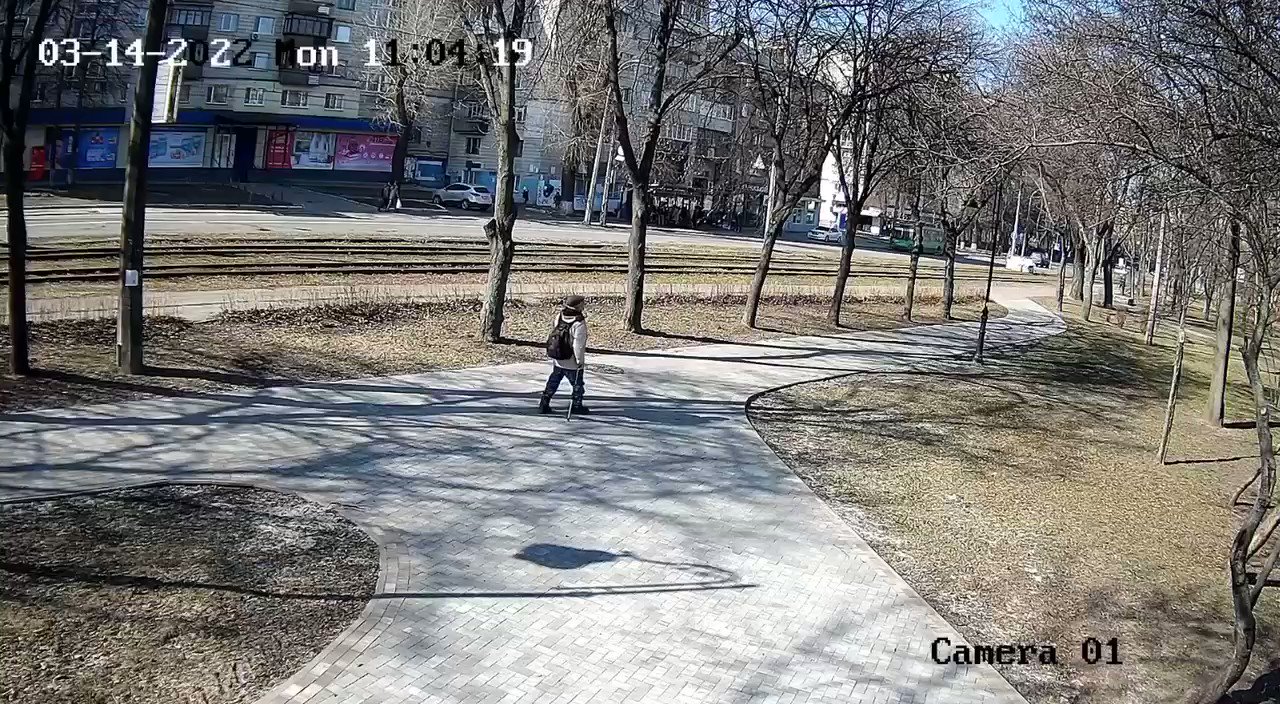 [情報] 俄飛彈遭攔截後掉落基輔市區（影片）