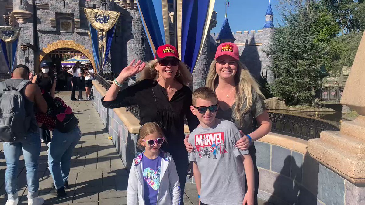 Stay close to win a 4-pack of 1 day, 1 park tickets to the @Disneyland Resort all week long! We had a blast over the weekend and now it’s your turn. #Christine105 #DisneyCaliforniaFoodandWine @DisneyParks #Disneyland https://t.co/PPqXDIq3rq