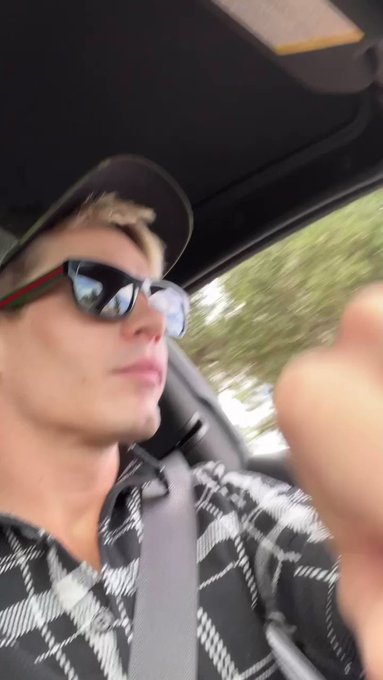 Kyle Ross’s pics and videos