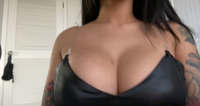 like they jus look 2 good in this https://t.co/BdLumrsxTQ<a href="/tag/throne"class="tags"><span>#throne</span></a><a href="/tag/wishlist"class="tags"><span>#wishlist</span></a>