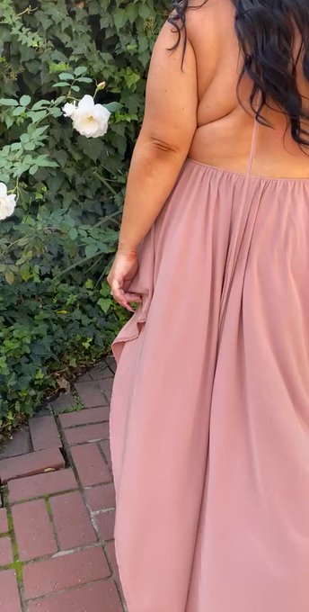 What does it look like I have under my dress ?? (wrong answers only) https://t.co/PyxZvjv3EL