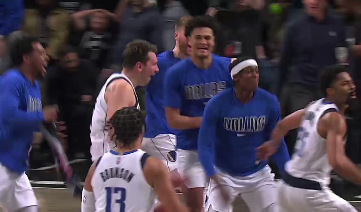 [花邊] Dinwiddie 昨天絕殺後感謝場邊獨行俠高層