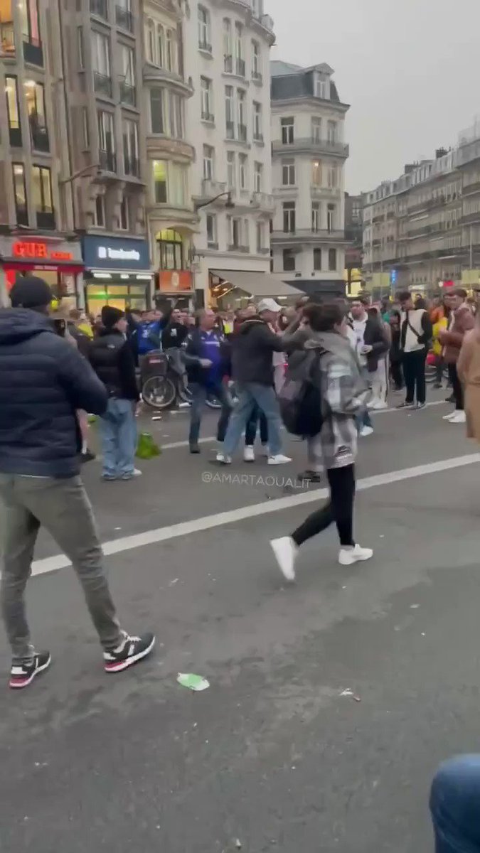 RT @hooligans_tv: UCL.16.03.2022
Chelsea fans vs. police in Lille.
Video @TaoualitAmar https://t.co/HPa46881U6