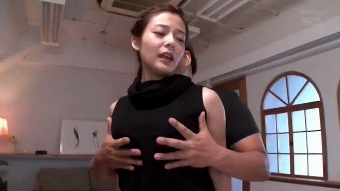 優しく柔らかな手コキやペロペロジュボジュボ一生懸命フ○ラで吹き出したドロッドロ精子を可愛すぎるフェイスでナイスキャッチ！

続きはコメント欄から🦜
https://t.co/fV28IkExcm