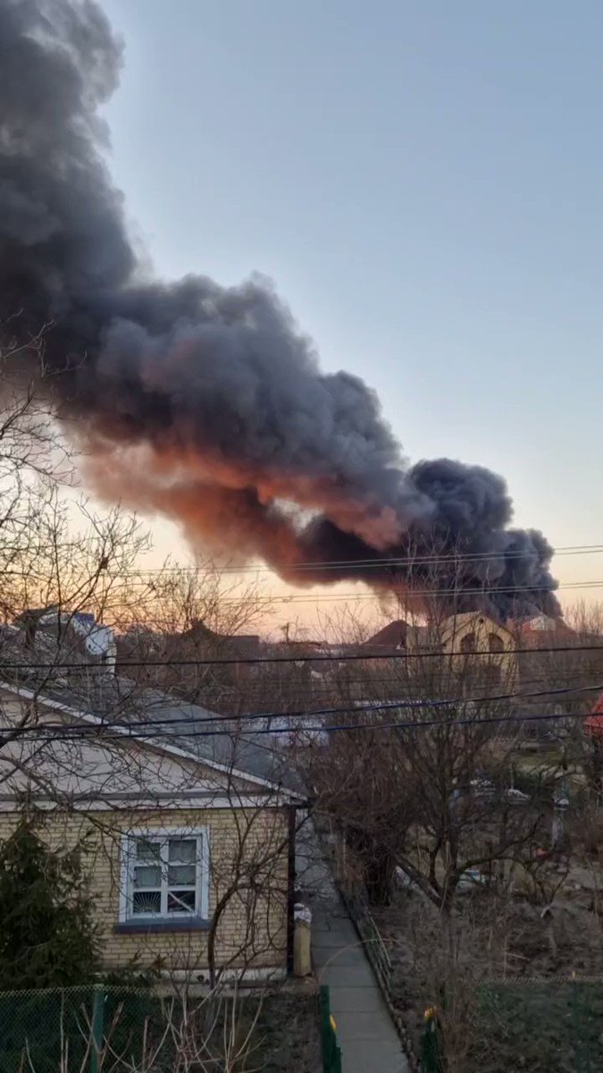 RT @nexta_tv: In one of the districts of #Kyiv, a strong fire. https://t.co/ueNYLh1BWM