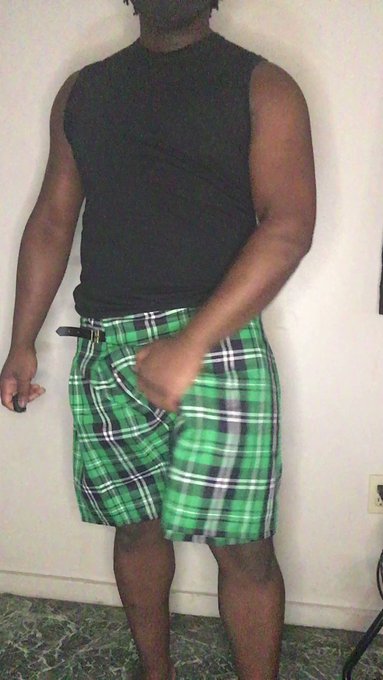 Wanna wear it out side but I own no underwear besides jockstraps. And it’s windy today https://t.co/