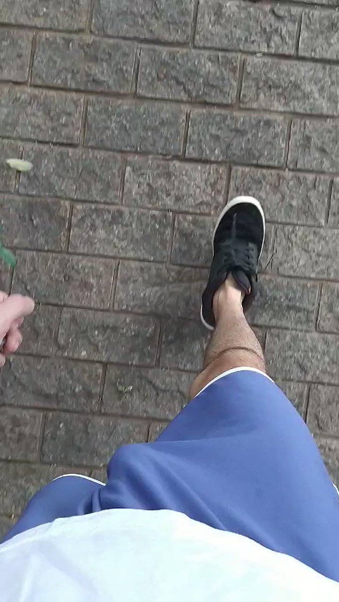 Mlk Brasileiro on X: andando sem cueca na rua e o pauzao querendo acordar  t.coaHR9esAXmL  X