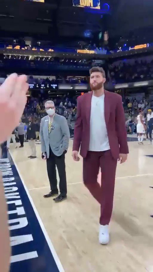 RT @barstoolsports: Jusuf Nurkic with no regard for this gentleman’s phone https://t.co/eJvcSkj5PQ