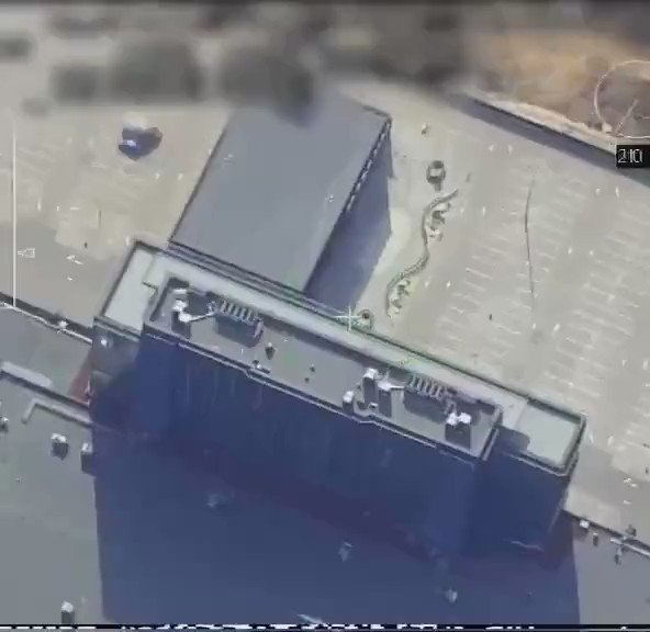 俄羅斯國防部公佈了基輔Retroville購物中心的轰炸視頻。 本媒：侵略者炫耀杀人，是否想过日后会成为历史罪证？