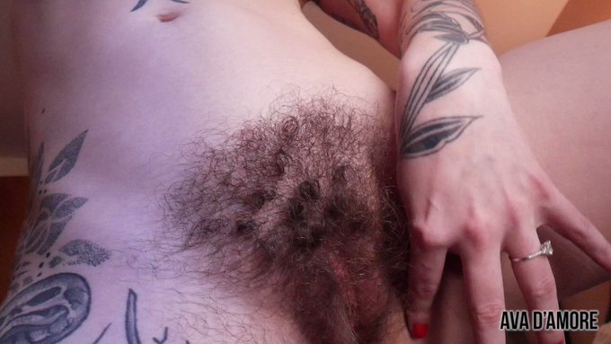 New video sent out on my OF featuring my beautiful bush and perfect pits ;) https://t.co/QbnZmRZBN8