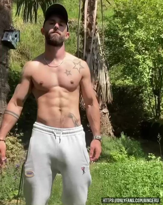 Spring is here ??? happy Friday https://t.co/CQ5WpxpWSR
