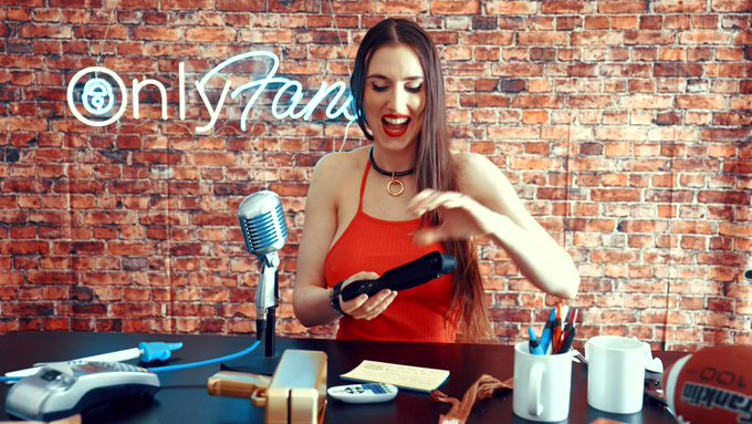 What's your best tool? Watch Late Night with Piper Blush episode 5: https://t.co/RGMrGd7cfM 🎙🤩 #piperblush