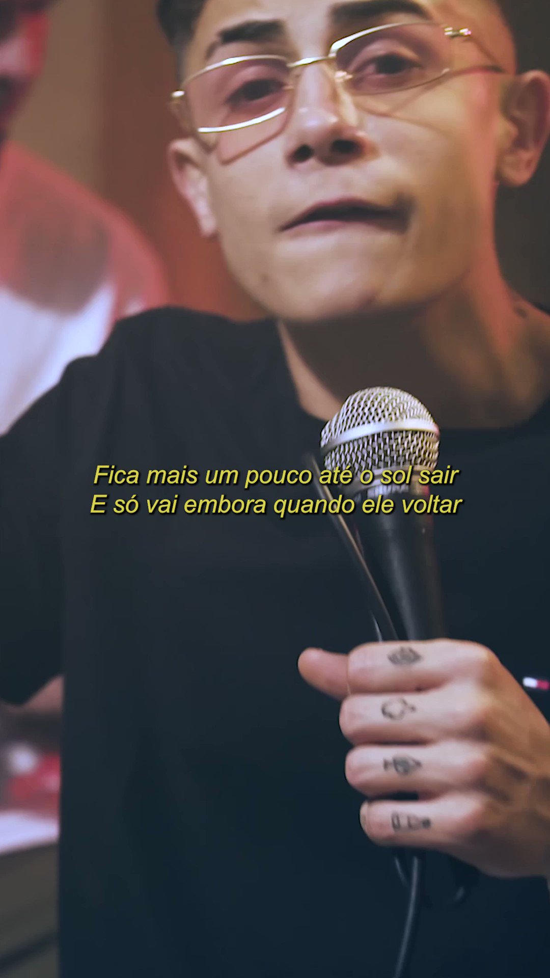 POR QUE VAI EMBORA?! FIQUE MAIS UM POUCO!