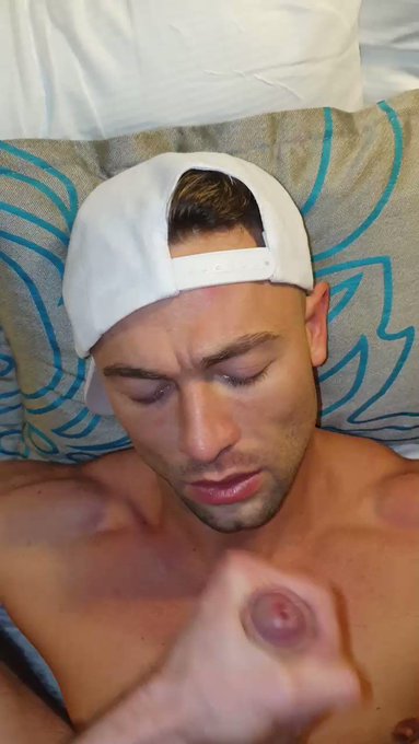 Subscribe to my Onlyfans for just $4.99 to see me give @onlyboybenji a hot facial! ?

Hit that follow
