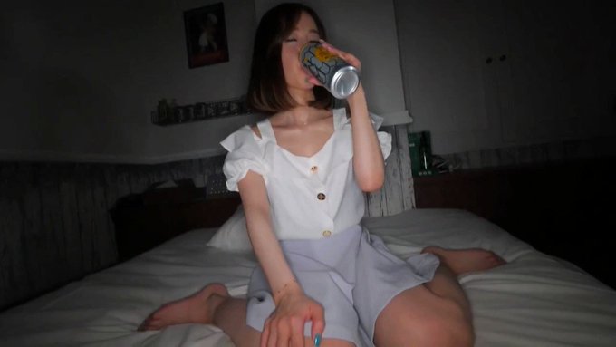 細いクビレを掴んで、真っ白でキュッと締まった美尻をバックで突きまくるのエロ過ぎる🤤

https://t.co/qCHp2N3uFk