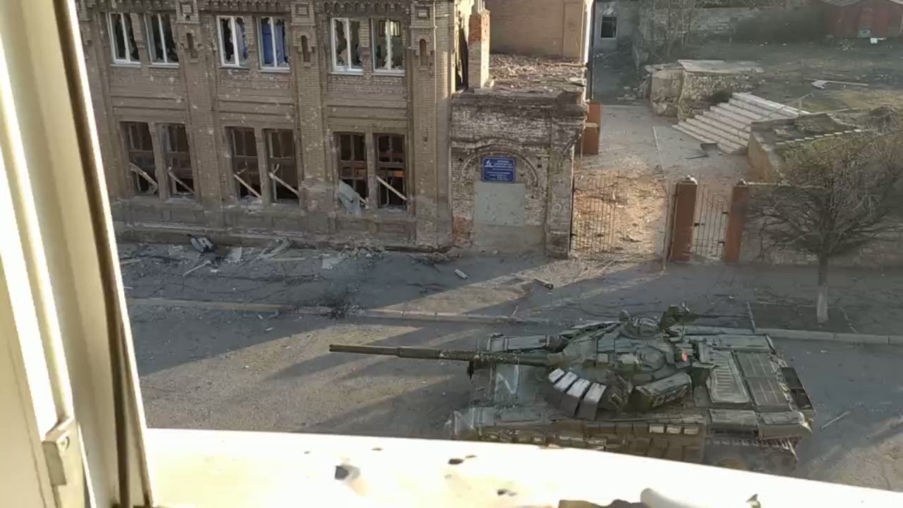 [討論] 俄軍T-72B被NLAW擊中的畫面