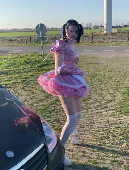 Sissy rule #38: Be polite and wave at bystanders! 💗 https://t.co/yQQAAbxnXO