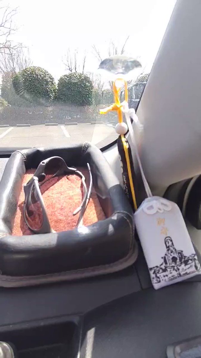 車内で煙が発生･･･？！車の窓に「あれ」を付けている人は要注意！