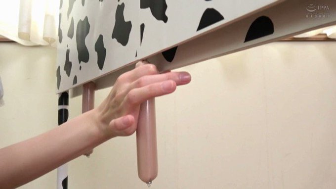 アナル舐め・玉揉み・乳首責め・ささやき淫語・おっぱい押し当て 後ろをとったら必ずイカせる背面手コキの天才 焦らし尽くしたフル勃起チ○ポをオマ○コへ導き大量中出し… https://t.co/rlKIEWsbB0