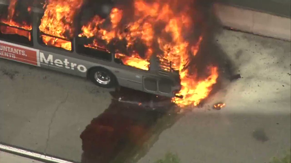 A Metro bus caught fire on the 10 Freeway near Boyle Heights Thursday afternoon.

#MetroBus #fire #LosAngeles #Traffic #Accident https://t.co/q7i2kUdbBr