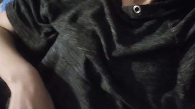 Small tit appreciation, anyone? https://t.co/17uD4J19Q4