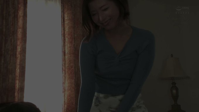 地元へ帰省した三日間、人妻になっていた憧れの叔母さんと時を忘れて愛し合った記録―

https://t.co/w3VI40bG51